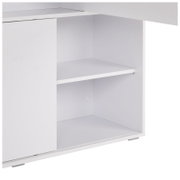 Witte kast met open opbergvak en verstelbare plank, detail van de binnenkant, gezien schuin van voren