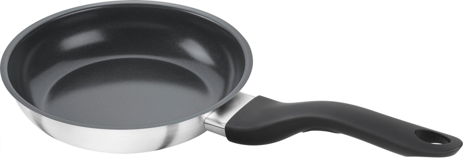 Ronde koekenpan met donkere antiaanbaklaag, zilverkleurige buitenzijde en ergonomische zwarte handgreep, schuin van boven afgebeeld op een witte achtergrond