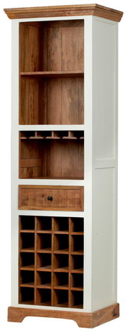 Hochformatiger Barschrank aus Holz mit weißem Korpus und naturbelassenen Holzelementen, frontal abgebildet. Der Schrank verfügt über offene Regalfächer, eine Schublade und ein Weinregal im unteren Bereich.