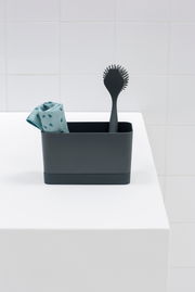 Schwarzer Brabantia Spül-Organizer SINKSIDE mit Spülbürste und Tuch, seitliche Perspektive.