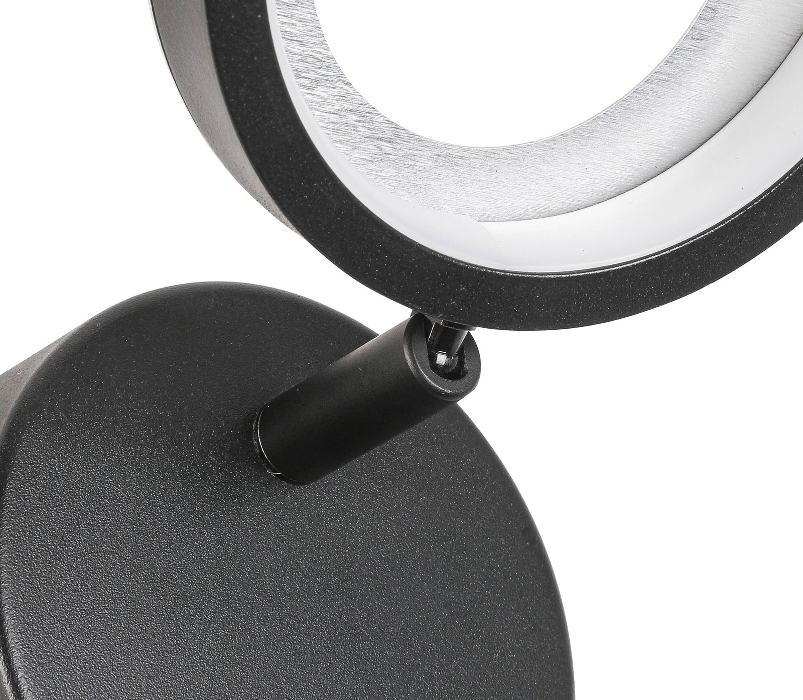 Nahaufnahme eines schwarzen LED-Strahlers mit rundem Kopf und verstellbarem Gelenk, seitliche Perspektive