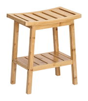 Hocker aus Holz mit Ablage, seitliche Perspektive