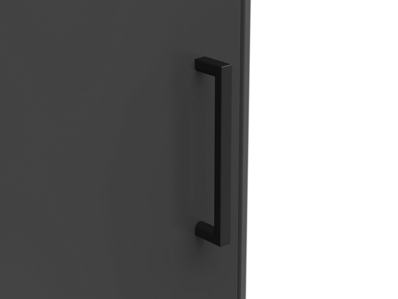 Nahaufnahme eines schwarzen Griffs an einer dunklen Schranktür, seitliche Perspektive