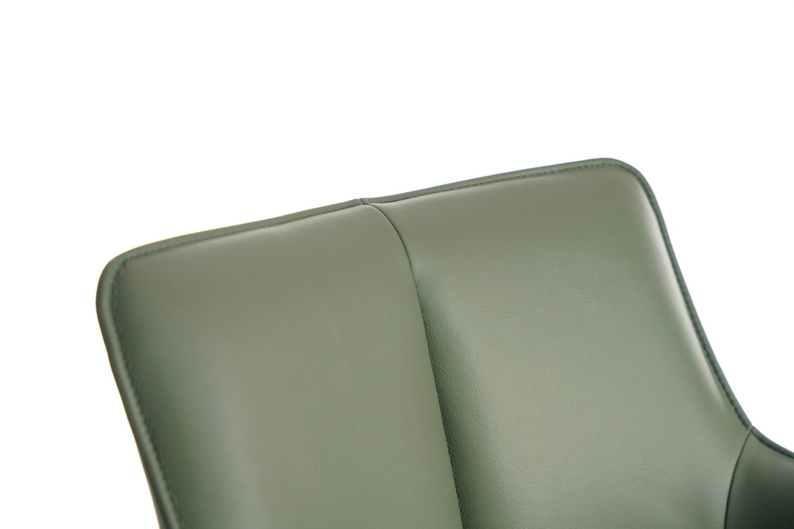 Nahaufnahme der Rückenlehne eines grünen Barhockers aus Leder, von vorne betrachtet.
