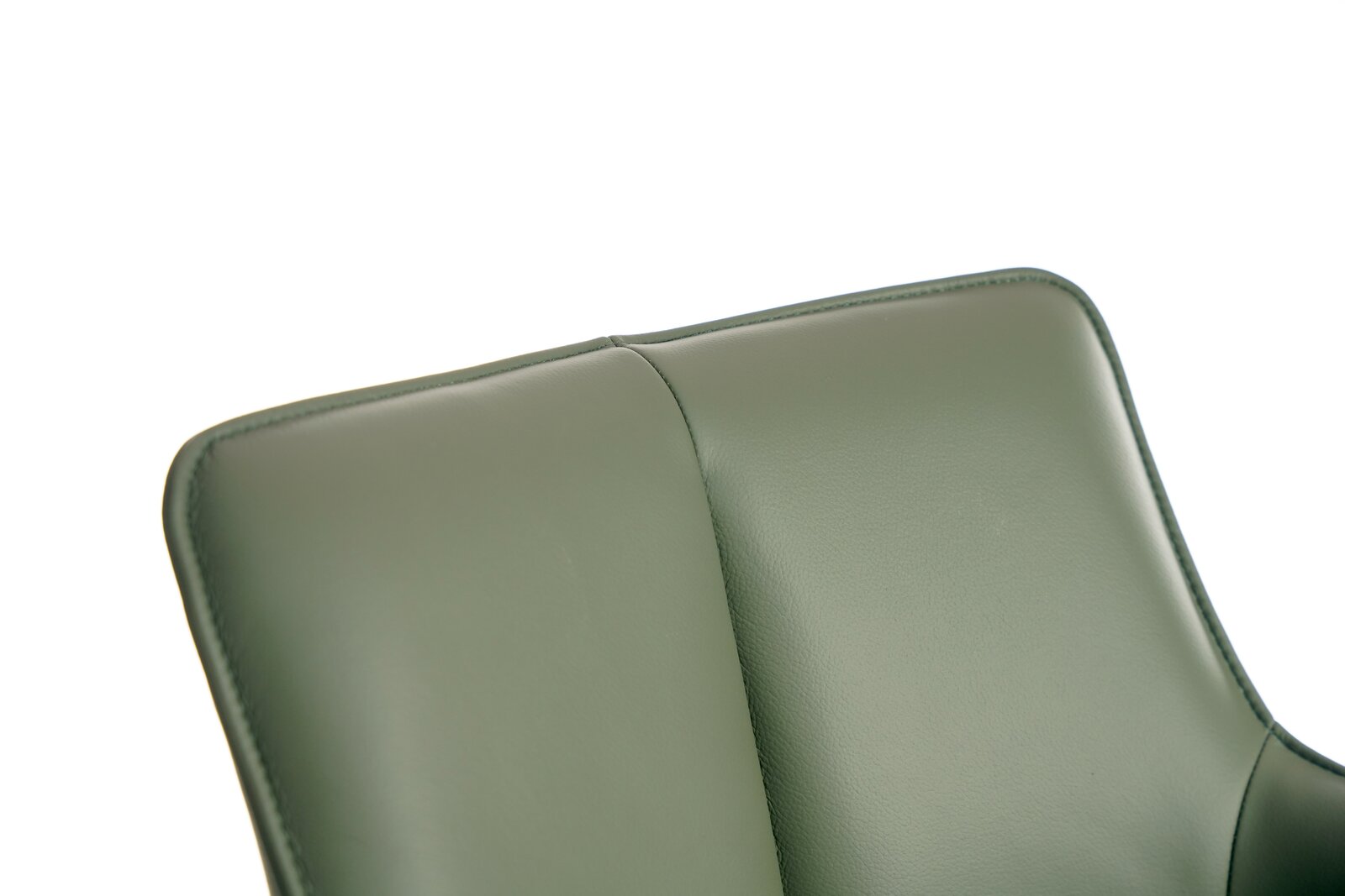 Nahaufnahme der Rückenlehne eines grünen Barhockers aus Leder, von vorne betrachtet.