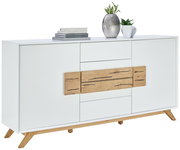 Weißes Sideboard mit Holzdetails und Dekorationen, seitliche Perspektive