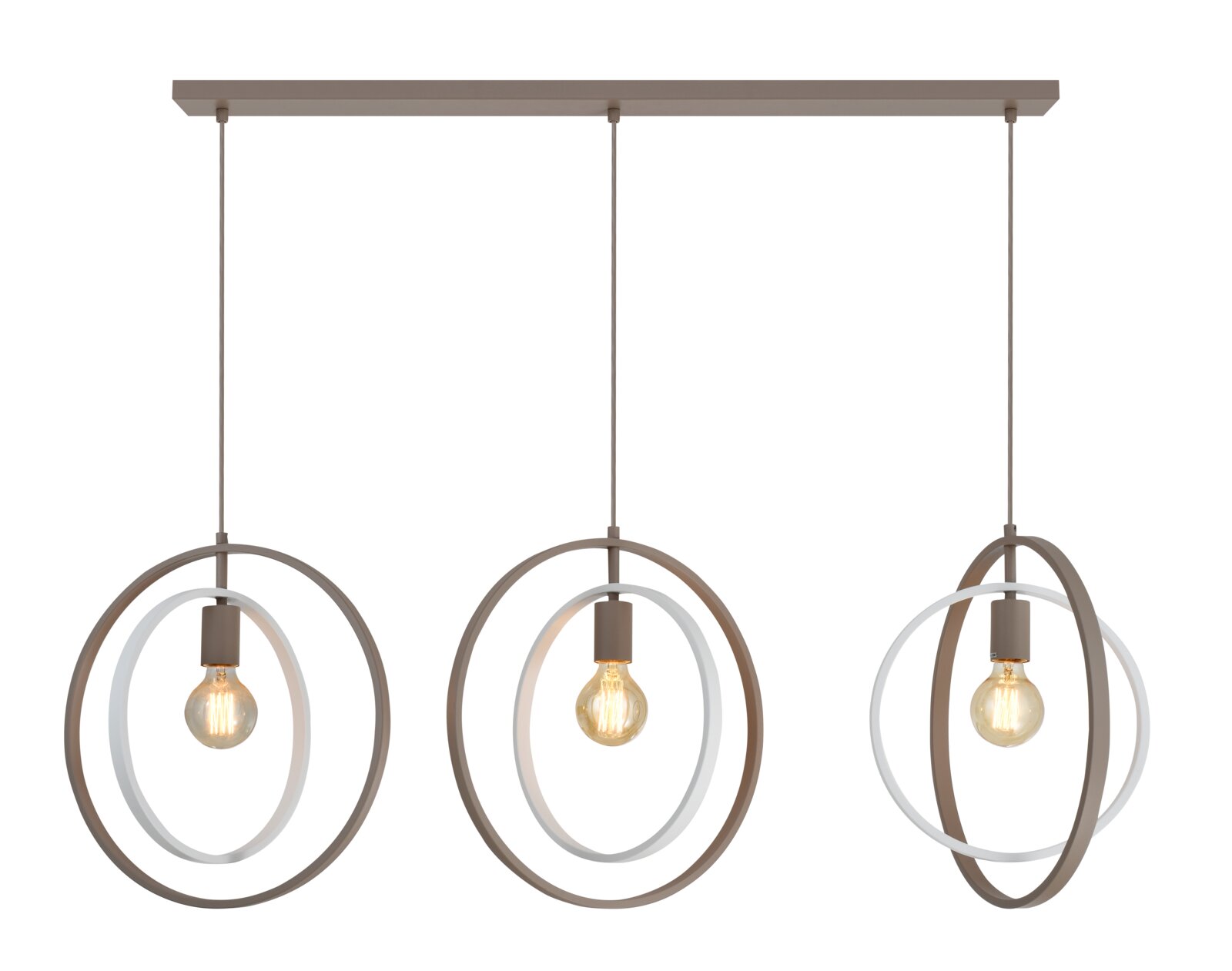 Moderne drievoudige hanglamp met warm brandende filamentlampen en decoratieve ringen in taupe en wit, recht van voren afgebeeld.