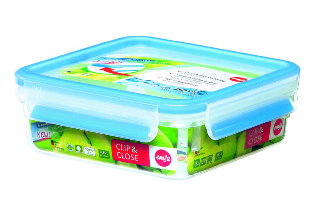 Emsa Dose CLIP & CLOSE 0,85 Liter Transparente Kunststoffdose mit blauem Deckel und Clip-Verschluss, seitliche Perspektive