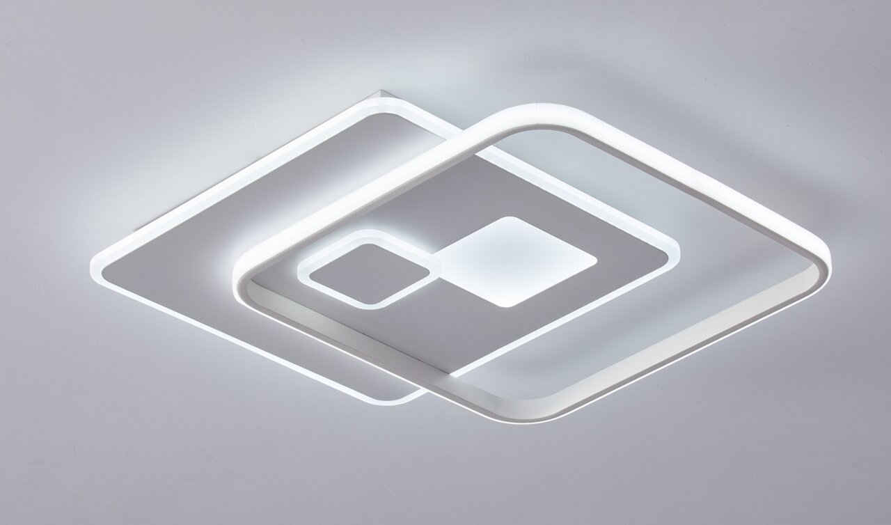 Moderne LED-Deckenleuchte mit geometrischem Design, seitliche Perspektive