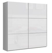 Moderner, zweiflügeliger Schwebetürenschrank in Weiß, frontal abgebildet.