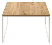 Moderner Couchtisch mit Holzplatte und weißem Metallgestell, Frontalansicht