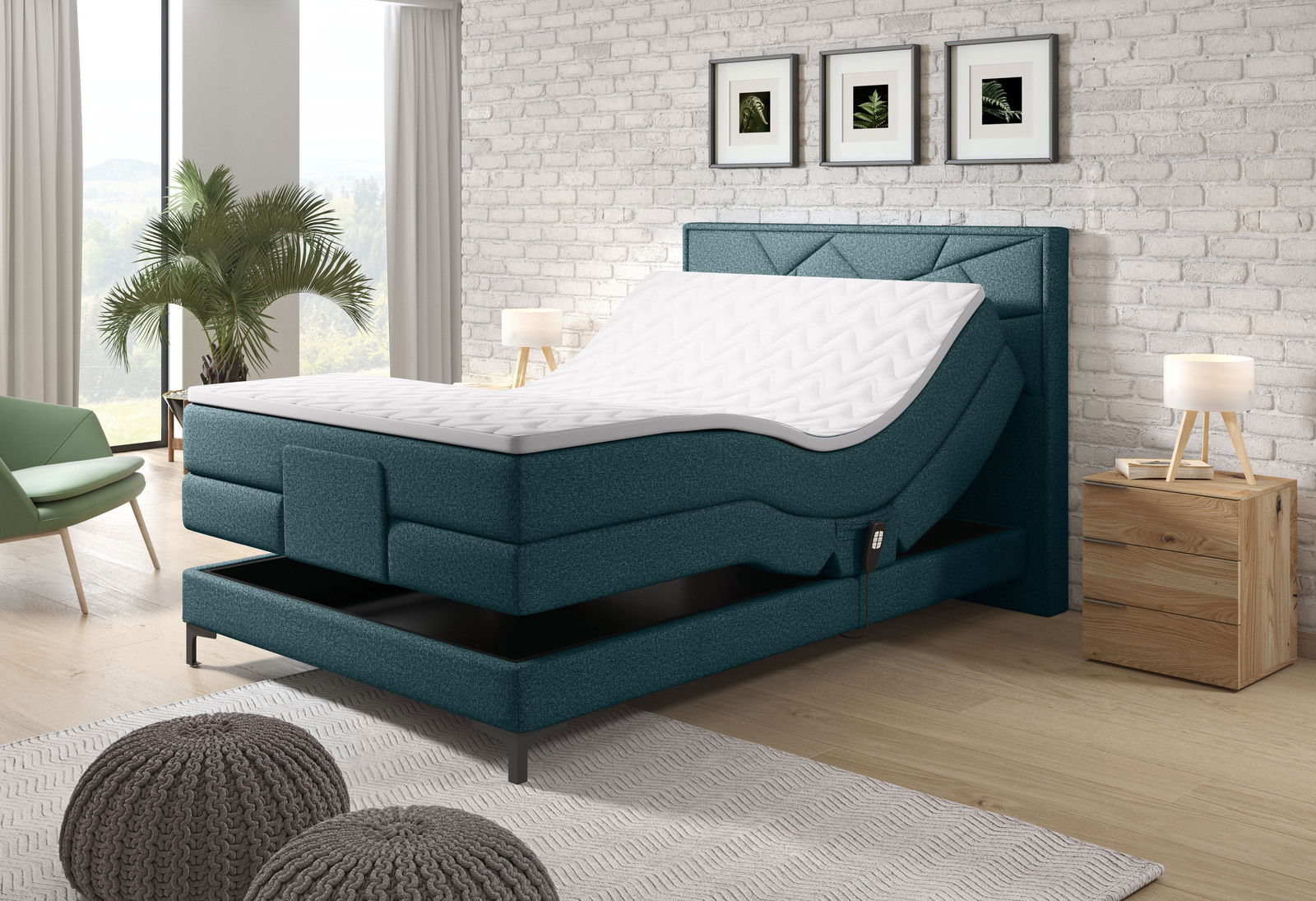 Boxspringbett mit verstellbarer Matratze in modernem Schlafzimmer, seitliche Perspektive