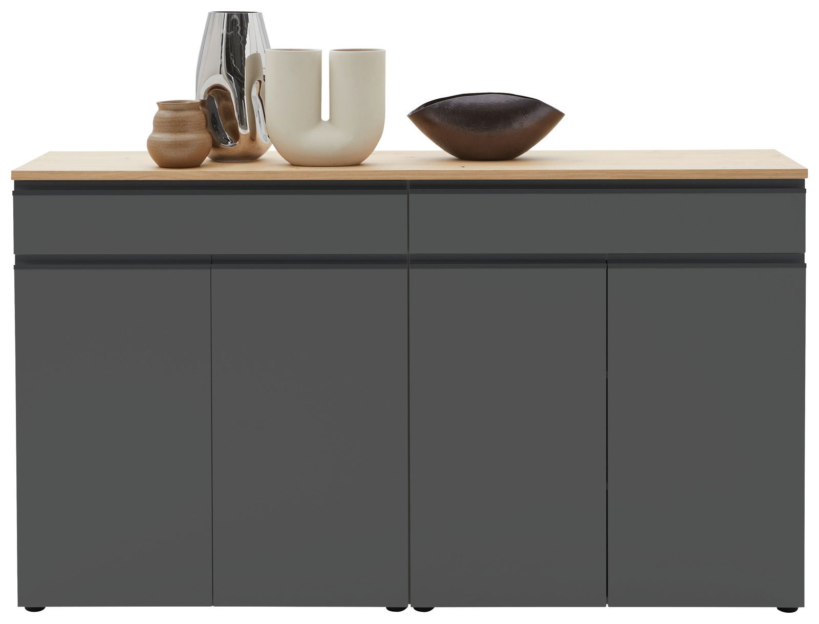 Frontale Ansicht eines modernen, grauen Sideboards mit Holzplatte, dekoriert mit stilvollen Vasen und Schalen.