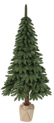 Künstlicher Weihnachtsbaum Tora Kiefer, 180 cm hoch, in Frontalansicht mit natürlichem Aussehen und Jutesack als Basis.