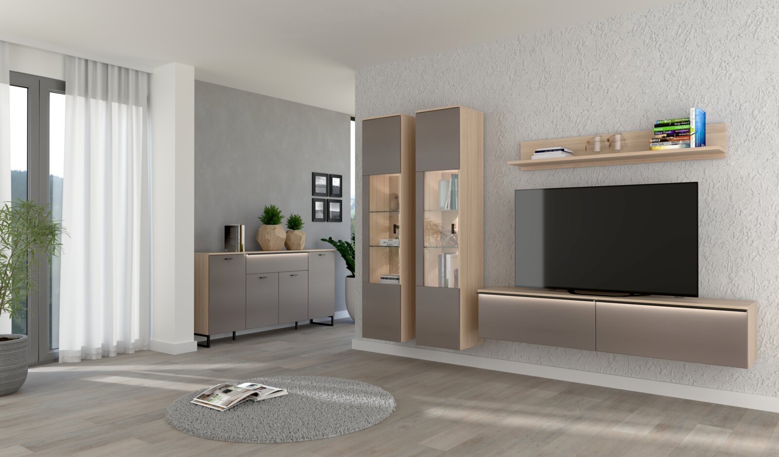 Z2 Wohnwand TIBOR-G Modernes Wohnzimmer mit Wohnwand: zwei hohe Vitrinenschränke, schwebendes TV-Lowboard und Wandregal in Holzoptik mit grauen Fronten, gezeigt in frontaler Perspektive leicht von links.