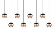 Mehrere moderne Pendelleuchten in Kugelform mit schwarzem und kupferfarbenem Design, von unten betrachtet.
