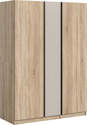 Drehtürenschrank in heller Holzoptik mit mittlerer Spiegeltür und schwarzen Griffleisten, schräg von vorn links fotografiert