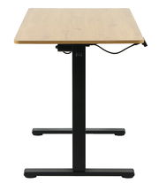 E-Schreibtisch mit Holzplatte und schwarzem Metallgestell, seitliche Perspektive