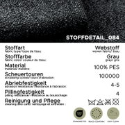 Nahaufnahme von grauem Webstoff (100% PES) mit sichtbarer Struktur, Stoffdetail-Ansicht von oben; Scheuertouren 100000, Abriebfestigkeit 4–5, Pillingfestigkeit 4, OEKO-TEX Standard 100, REACH-konform, Easy Clean.