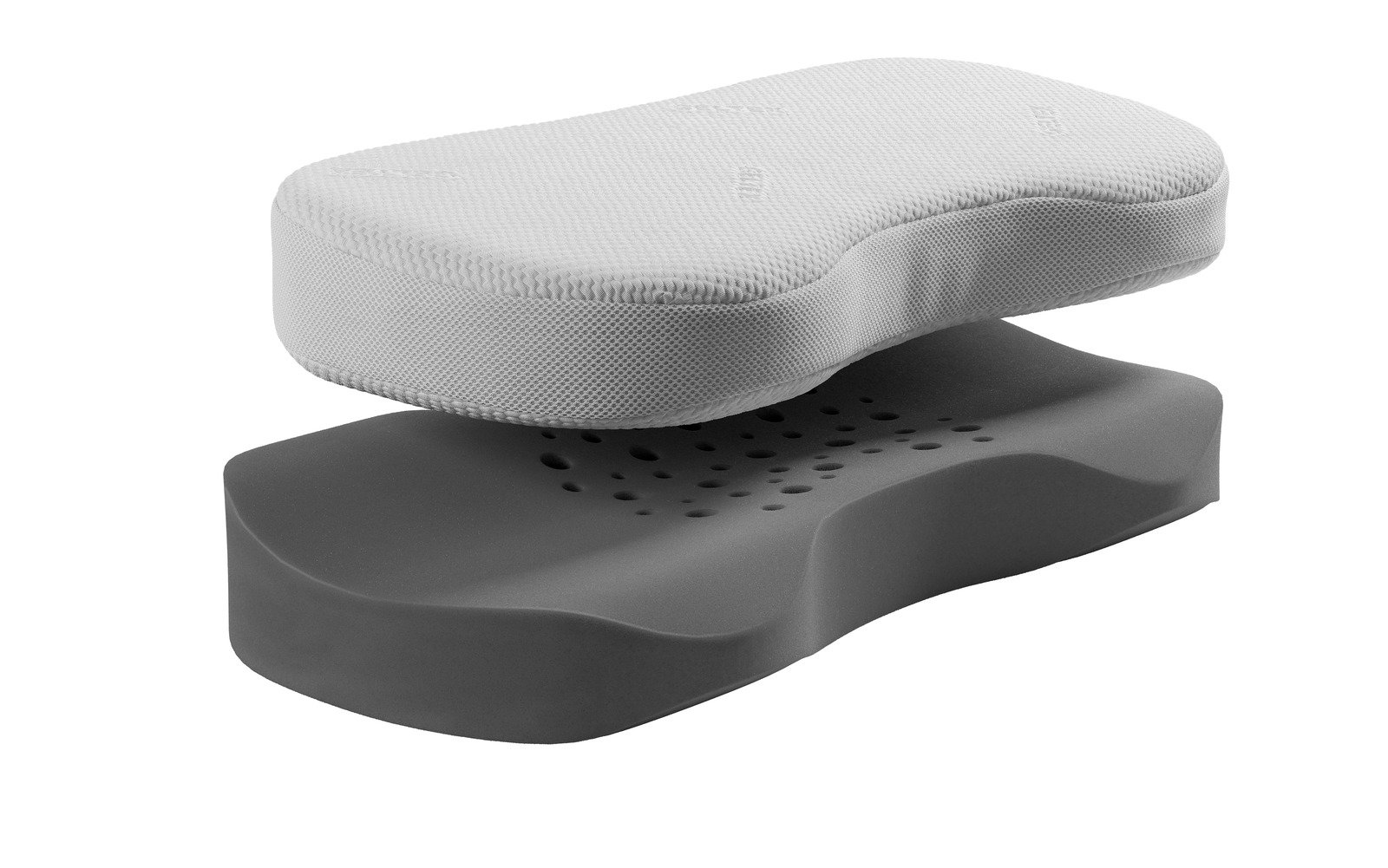 Seitliche Ansicht eines zweiteiligen Kissens mit weißem, strukturiertem Bezug und grauem, perforiertem Schaumstoffkern.