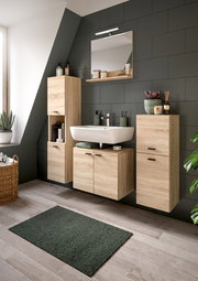 Moderner Badschrank aus Holz in einem stilvoll eingerichteten Badezimmer, frontal betrachtet.