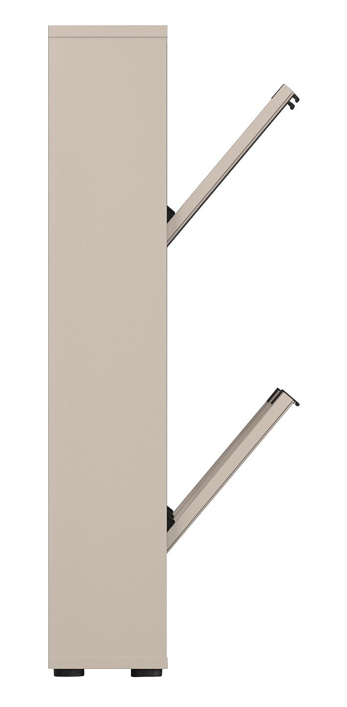 Seitenansicht eines hohen, beigefarbenen Schranks mit zwei schräg nach außen geöffneten Klappen auf weißem Hintergrund