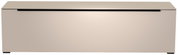 Frontansicht eines modernen, minimalistischen TV-Lowboards in Beige mit glatter Oberfläche und schwarzem Akzent.