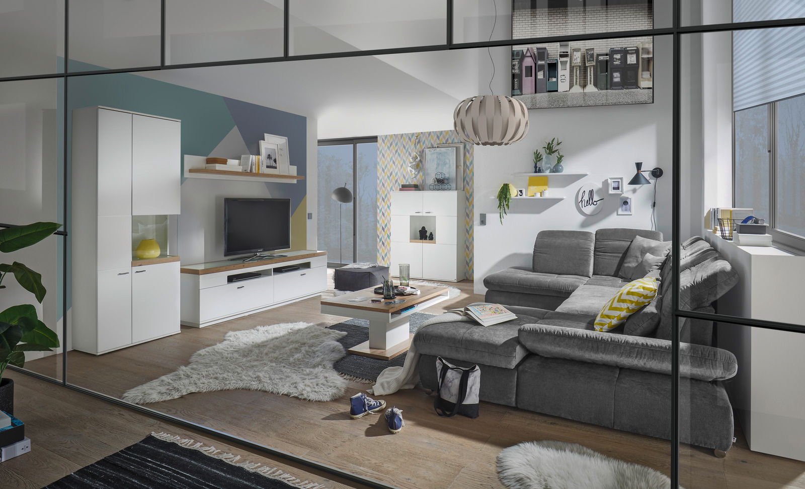 Set one by Musterring Couchtisch SET ONE LANCASTER Modernes Wohnzimmer mit grauem Sofa, Couchtisch und TV-Lowboard in einer stilvollen Einrichtung. Perspektive: Frontalansicht.