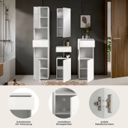 Moderne weiße Badkombination mit Hochschrank, Waschbeckenunterschrank und Spiegelschrank, frontal betrachtet. Enthält Schubkasten mit Vollauszug, verstellbare Einlegeböden und stabile Metallscharniere.