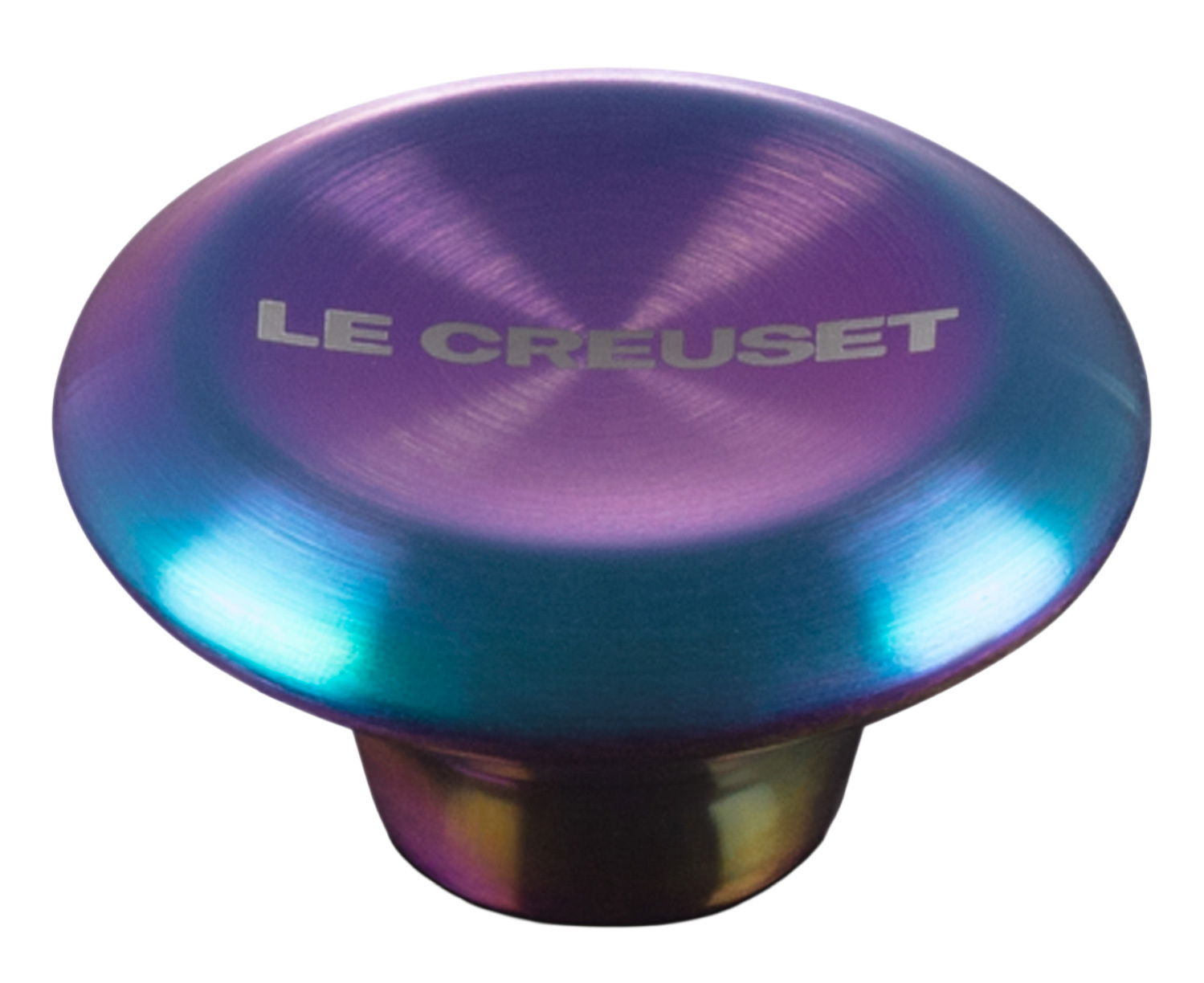 Irisierender Deckelknopf von oben betrachtet, mit schimmernden Farben und Le Creuset Logo.