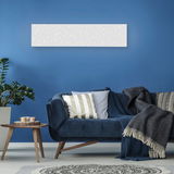 Moderne Deckenleuchte mit sternförmigen Lichtpunkten, frontal an einer blauen Wand über einem eleganten Sofa montiert.