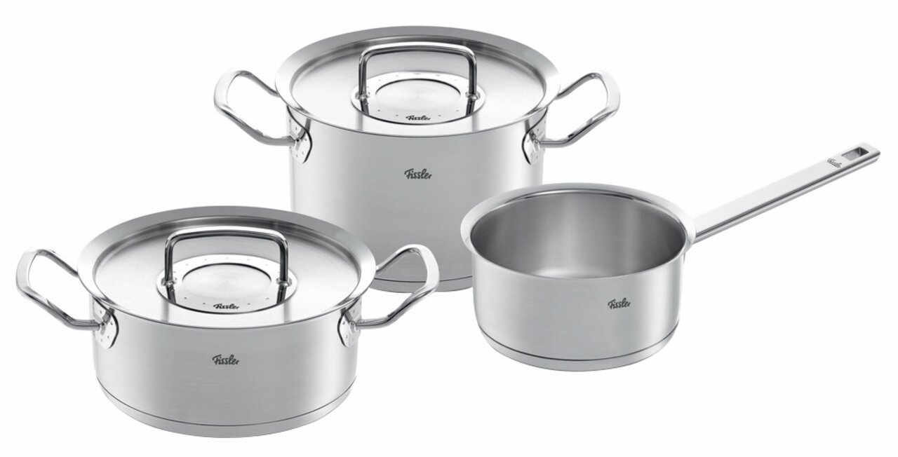 Fissler Topfset 3-tlg. ORIGINAL-PROFI COLLECTION Dreiteiliges Topfset aus Edelstahl, bestehend aus zwei Töpfen mit Deckeln und einem Stieltopf, aus der Vogelperspektive.