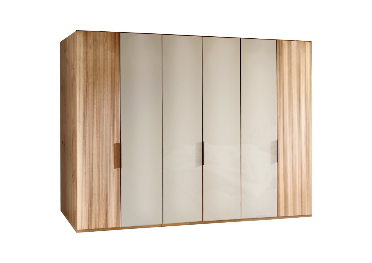 Houten kast met zes draaideuren en crèmekleurige fronten, zijaanzicht