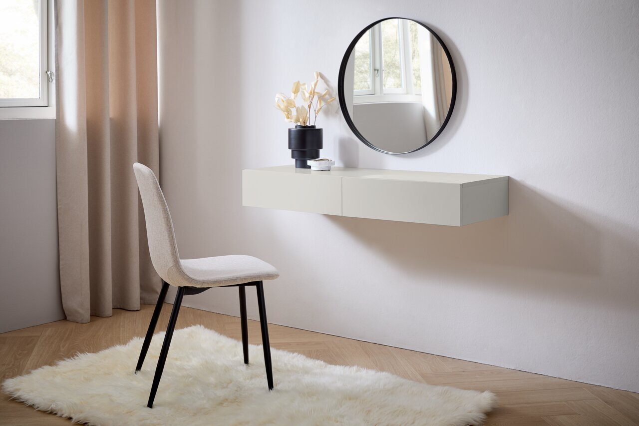 Moderne wandconsole in een lichte ruimte, gezien vanaf de zijkant, met een ronde spiegel en decoratie.