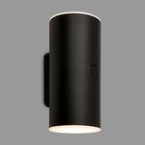 Schwarze zylindrische Akku-Außenwandleuchte von Briloner, seitliche Perspektive