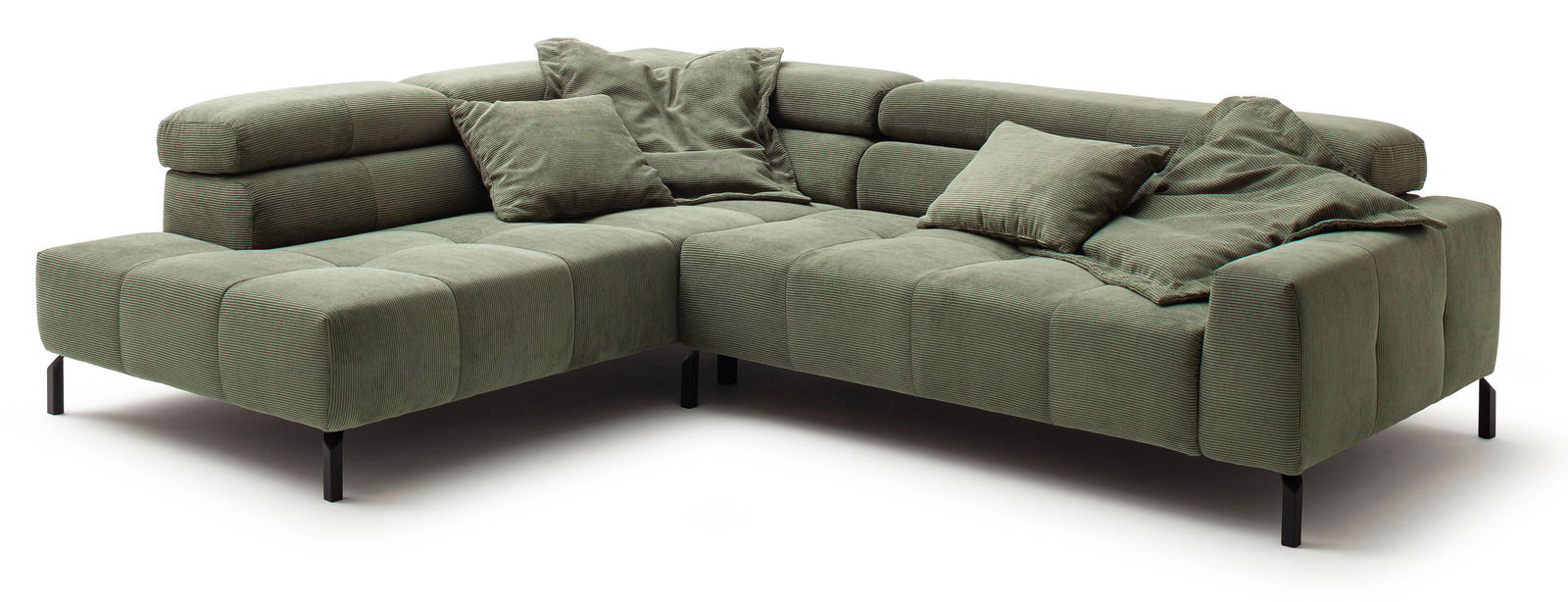 Grünes Ecksofa mit mehreren Kissen, aus der Perspektive von vorne links betrachtet.