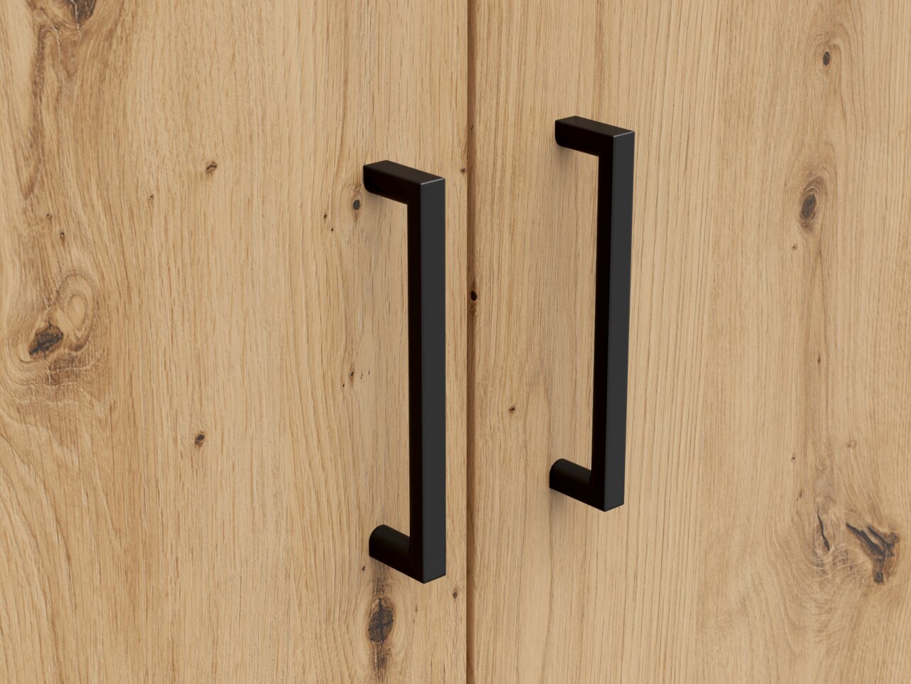 Nahaufnahme von zwei schwarzen Griffen auf einer Holzoberfläche eines Mehrzweckschranks, von vorne betrachtet.