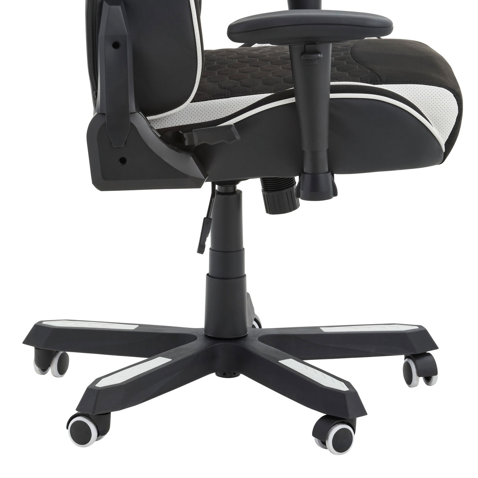 Seitenansicht eines Gaming Stuhls mit verstellbarer Armlehne und stabiler Basis auf Rollen.