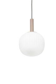 Moderne LED-Hängeleuchte mit weißem, geripptem Glasschirm, seitliche Perspektive