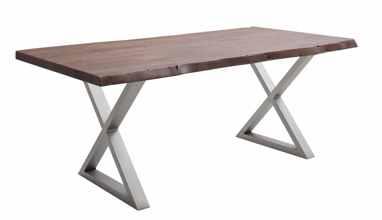 Moderner Esstisch mit Holzplatte und X-förmigen Metallbeinen, seitliche Perspektive