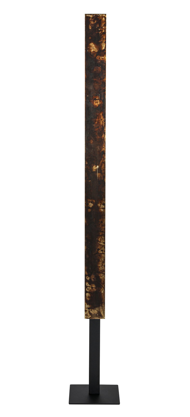 LED-Stehleuchte mit rechteckigem, rostfarbenem Schirm und schwarzem Standfuß, frontal abgebildet.