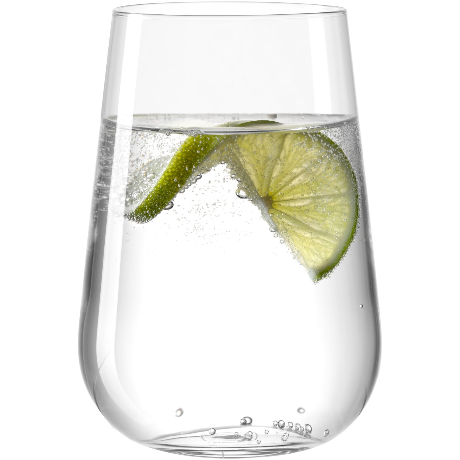 Close-up van een doorzichtig drinkglas met bruisend water en een schijfje limoen, gezien vanaf de zijkant.