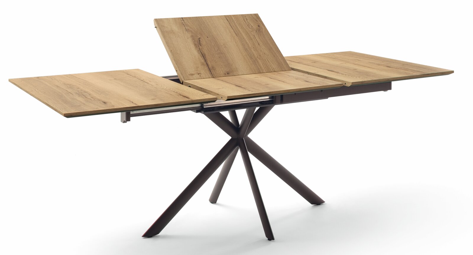 Moderner Esstisch mit ausziehbarer Holzplatte und kreuzförmigem Metallgestell, seitliche Perspektive.