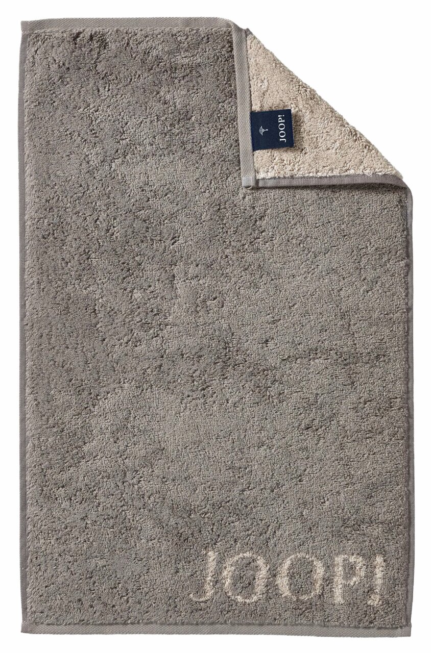 Graues Gästetuch mit eingewebtem 'JOOP!' Logo, ausgebreitet mit umgeschlagener Ecke, die die Rückseite zeigt.