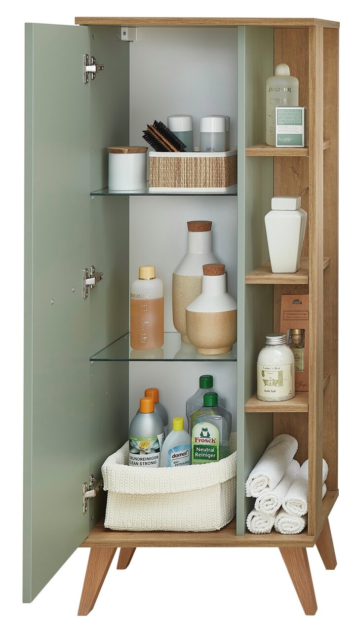Offener Midischrank mit grüner Tür, gefüllt mit Pflegeprodukten und Reinigungsmitteln, aus der Frontalperspektive.