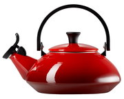 Roter Wasserkessel Zen mit schwarzem Griff, seitliche Perspektive