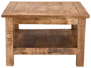 Rustikaler Couchtisch aus Holz mit rechteckiger Form und zusätzlicher Ablagefläche, Frontalansicht