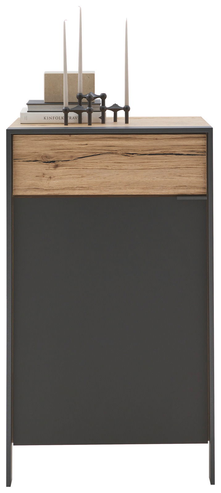 Schmaler Schuhschrank in moderner Frontansicht mit dunkler Tür und Holzschublade, dekoriert mit Kerzen und Büchern.