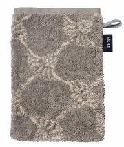 Grauer Waschhandschuh mit floralem Muster, von oben fotografiert, mit einer Schlaufe und einem Markenetikett an der Seite.