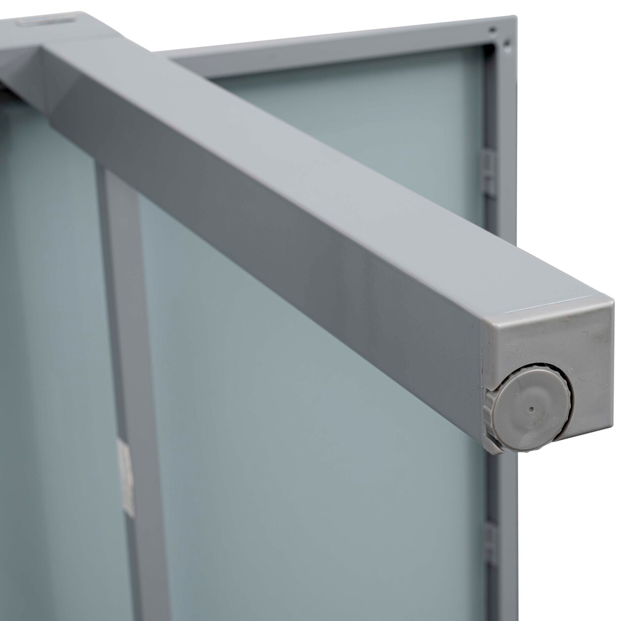 Ambia Garden Gartentisch HOUSTON DELUXE Detailansicht eines Gartentischs mit Fokus auf das Tischbein und die Verbindungselemente.